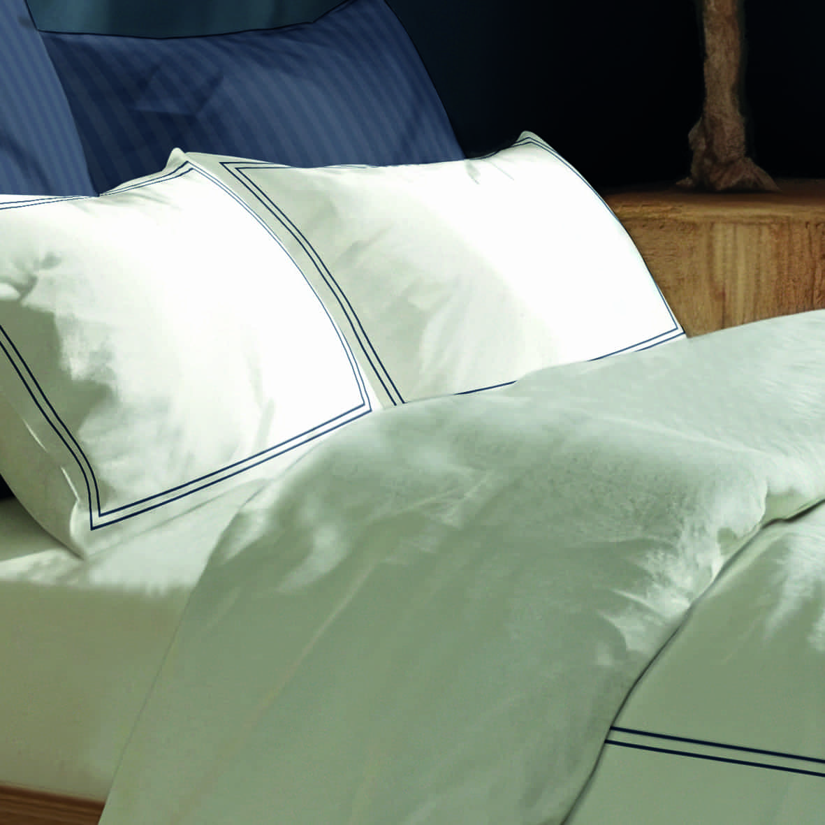 Drap plat satin de coton - Annecy Bleu fonce / Blanc - 240 x 300 cm – Image 2